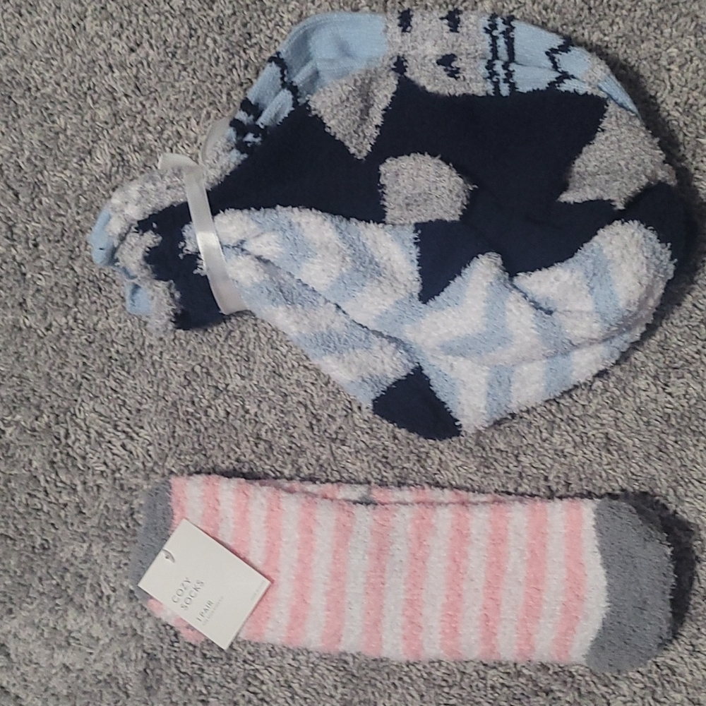 Brand new lot of 4 cozy socks.